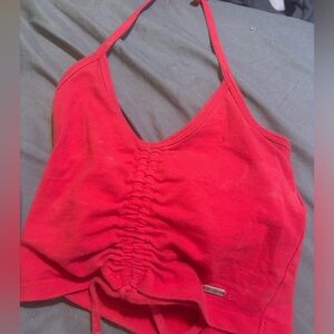 red Hollister crop top size xs it’s stretchy